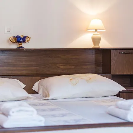 Guest House Robert I Mirna Guest house 3*