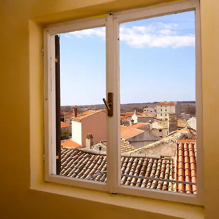 Pensionat Robert I Mirna 3*