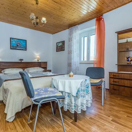 Pensionat Robert I Mirna Bale